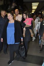 Aishwarya Rai Bachchan with Aradhya return from NY in Mumbai Airport on 23rd April 2013 (78).JPG